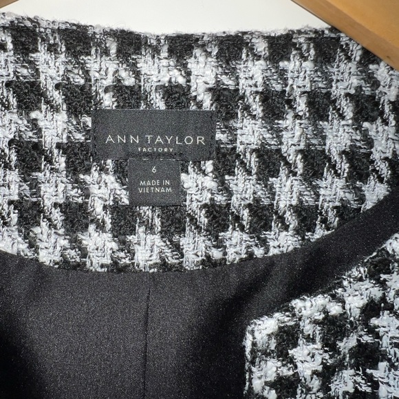 Ann Taylor Houndstooth Blazer - Picture 3 of 3